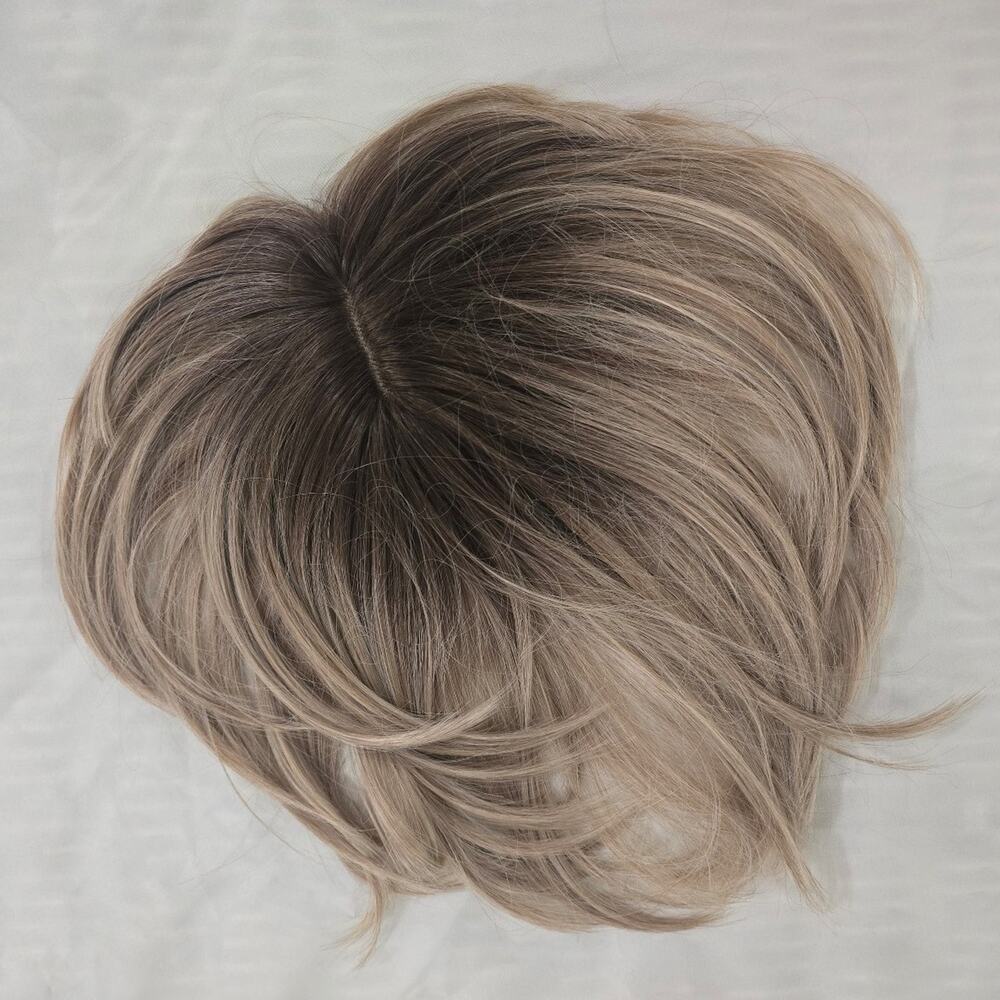 Beautiful Synthetic Hair Topper with bangs for thinning hair! - Picture 4 of 4